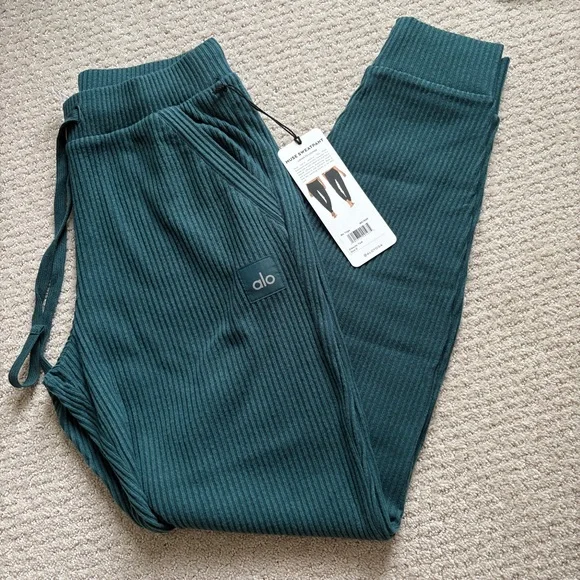 NWT ALO Yoga Muse Sweatpant Galactic Teal Green | size S - Picture 3 of 7